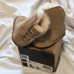 New infant UGG boots size Small for 6-12 months
